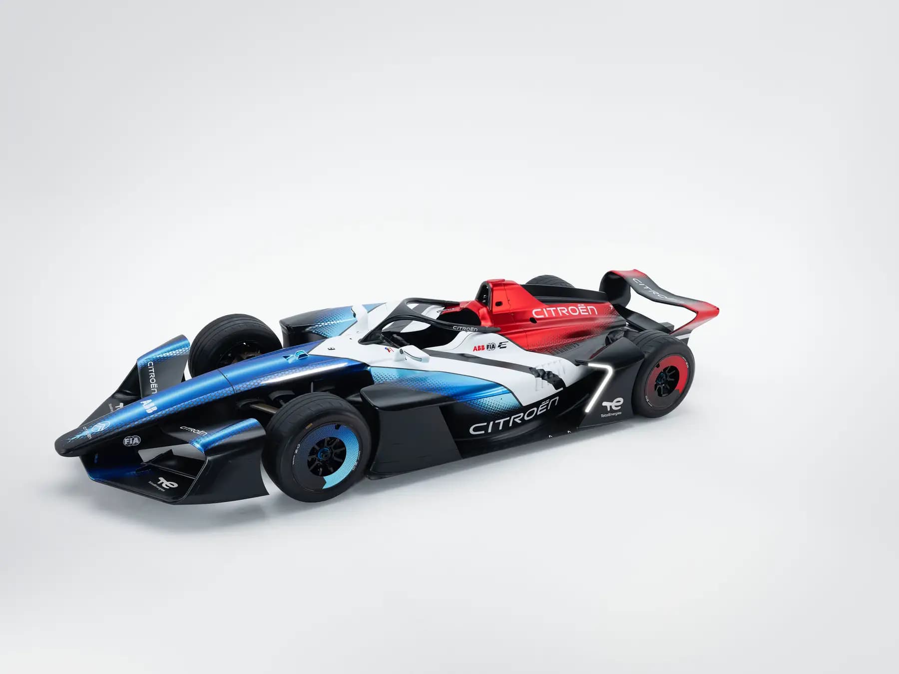 CITROËN RACING DESVELA LOS COLORES DE SU MONOPLAZA ELÉCTRICO Y SU NUEVA DIRECCIÓN PARA LA TEMPORADA 13